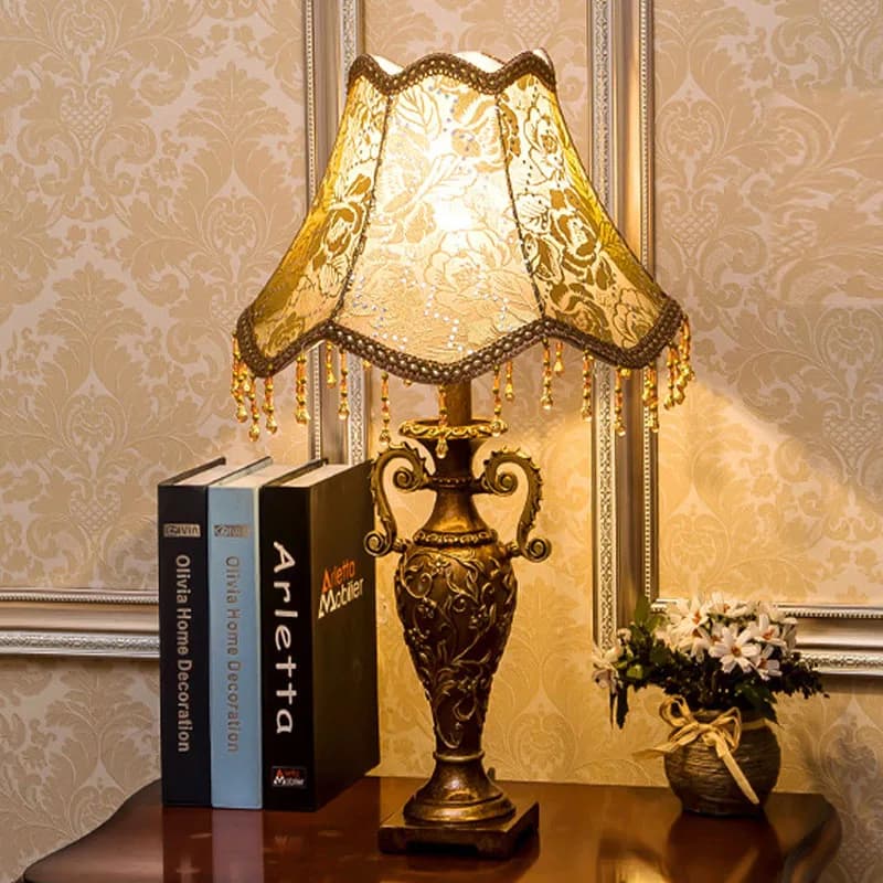European Retro Resin Desk Lamp Creative Bedroom American Fabric Wedding Room Living Room Antique Bedside Table Lamp