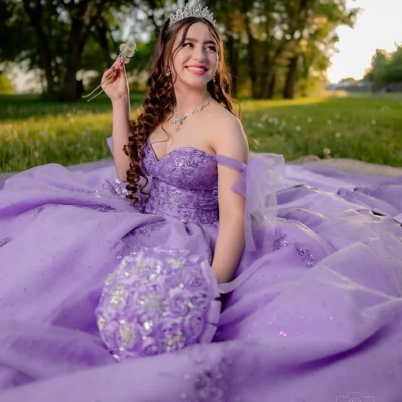 Abiti Quinceanera viola lucido personalizzati con spalle scoperte applique con paillettes in cristallo Coda lunga con fiocco Vestido 15 Quinceanera