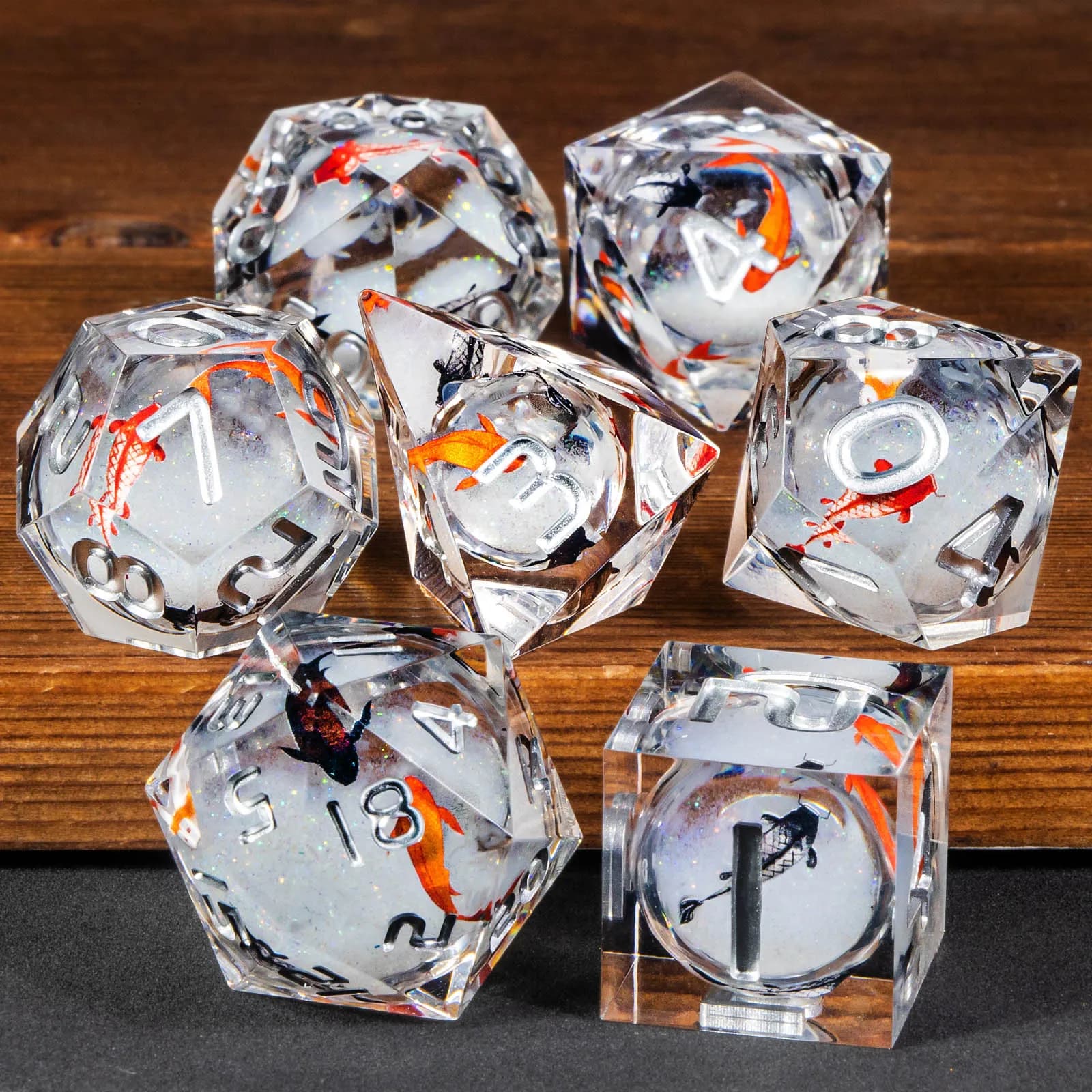 Set di Dadi DND con Nucleo Liquido, Set di Dadi in Resina a 7 Pezzi con Bordi Affilati per Dungeons and Dragons, Dadi D&D per Giochi di Ruolo D20 D12 D10 D8 D6 D4