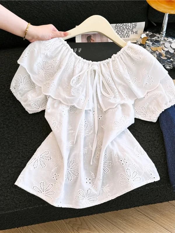 Camicia Bianca Ricamata a Maniche Corte Stile Francese da Donna, Design Estivo con Colletto in Pizzo, Top Giovanile Dolce, Blusa a Maniche Corte