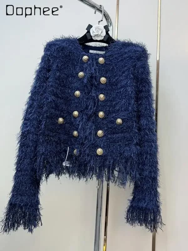 Giacca lavorata a maglia in peluche con nappe da donna manica lunga colletto tondo maglione doppio petto bottoni in metallo tinta unita top slim alla moda