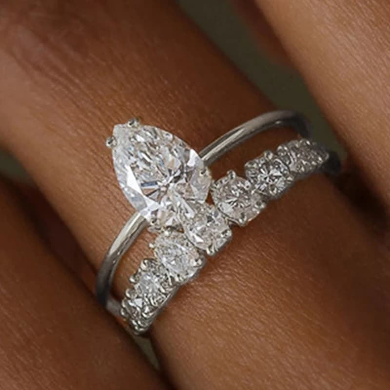 Huitan Romanzo di Lusso 2 Pezzi Anelli da Donna con Zirconia Brillante Nuova Moda Staccabile Indossare Gioielli da Donna Splendidi Accessori per Feste