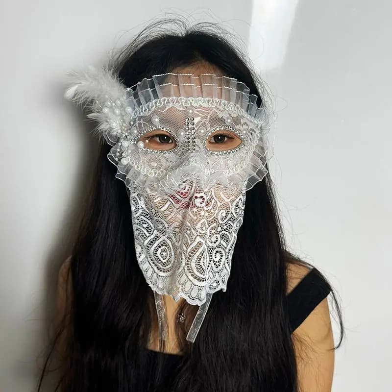 Maschere per travestimento da donna con perle Pizzo Strass Velo di piume Accessori per gioielli per il viso Festa in costume Halloween Cosplay Nero Bianco