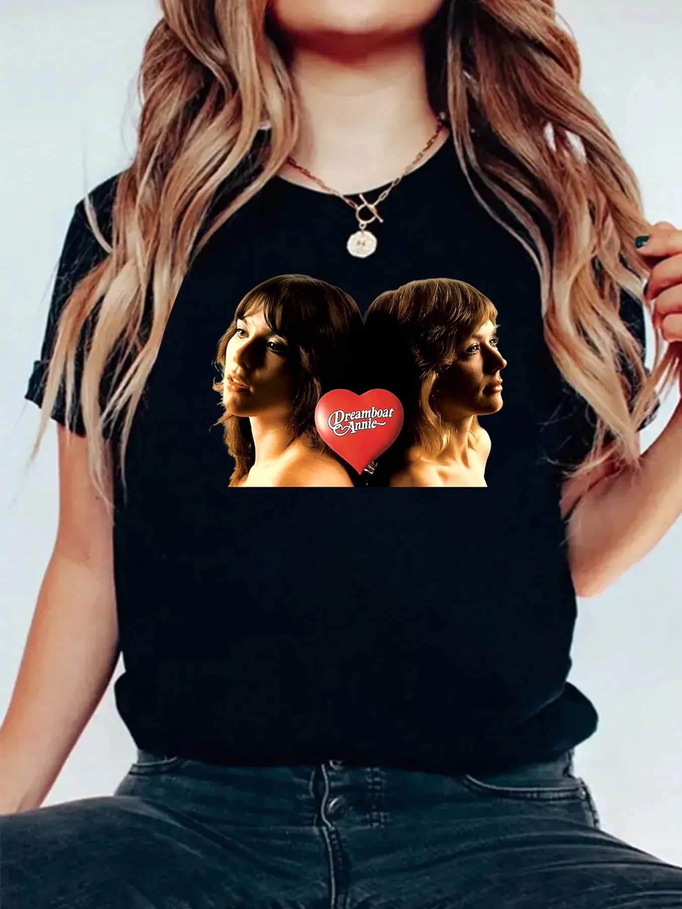 Heart-Shaped Band T-Shirt Fan Gift Unisex T-Shirt