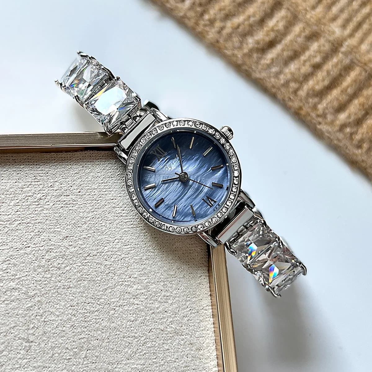 UTHAI CQ444 Fashionable Beimu women's watch, fashionable, zircon bracelet, quartz watch, light and luxury watch, women's watches