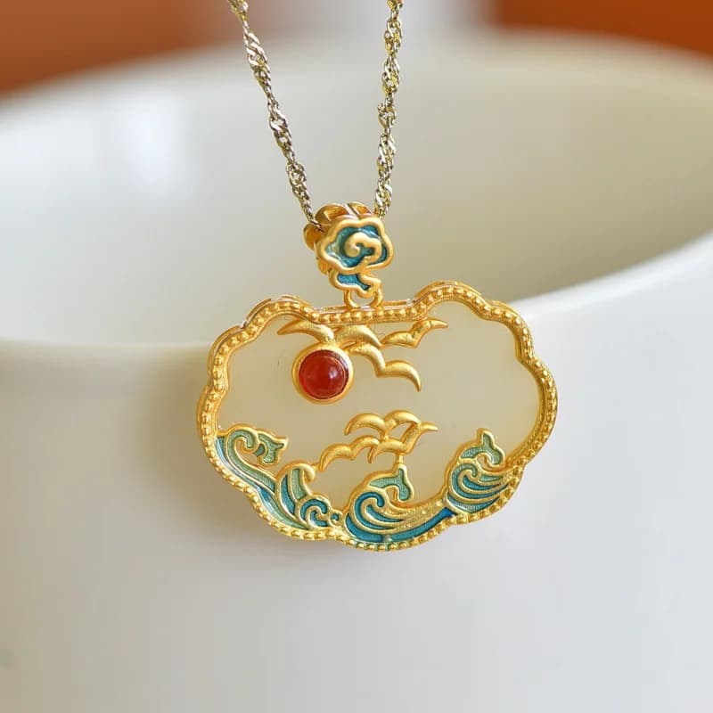S925 argento placcato oro intarsiato bianco Hetian con pendente in giada con collana con lucchetto in linlang rosso