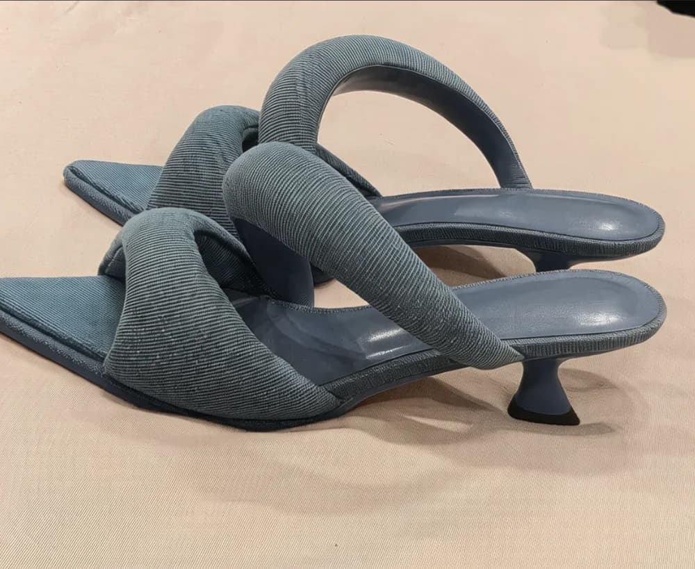 Runway Style Retro Blue Pointed-Toe Sandals Wide Curly Front Strap Simple Slip-On Kitten Heel Design Elegant Heels for Daily
