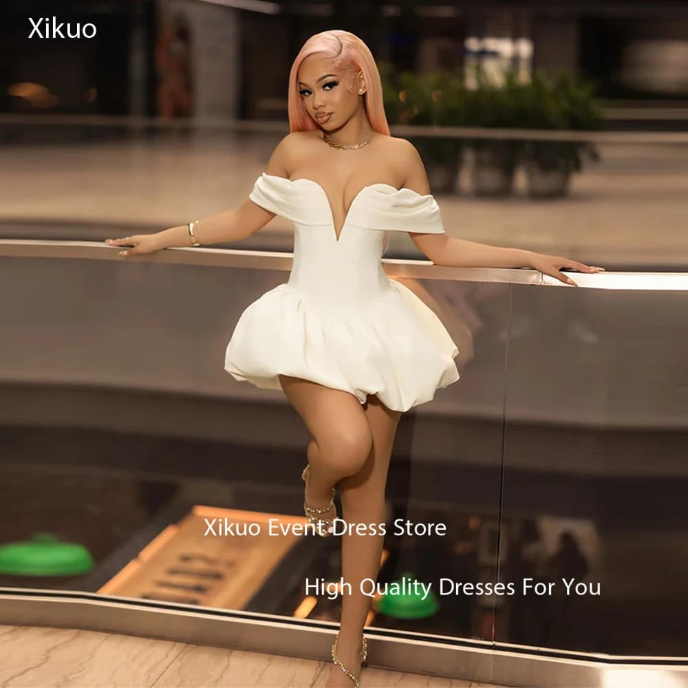 Xikuo Abiti da sposa semplici sopra il ginocchio in raso con spalle scoperte Mini abiti da sposa Abiti da sposa sexy con scollo a V personalizzati