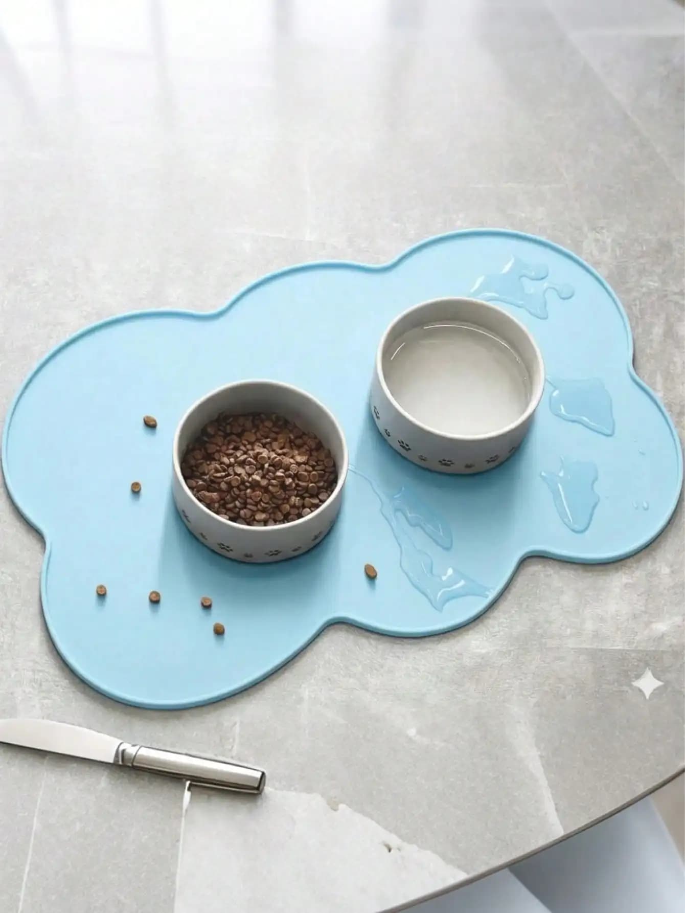 Non-Slip Silicone Dog Bowl Mat Thick Waterproof Pet Placemat,Waterproof Pet Food Mat For Dog & Cat -Silicone Pet Feeding Mat For Cats & Dogs-Indoor Pet Mat – Non Slip, Easy To Clean Feeding Mat For Dogs And Cats-Designed For Animals – Suitable For Small T