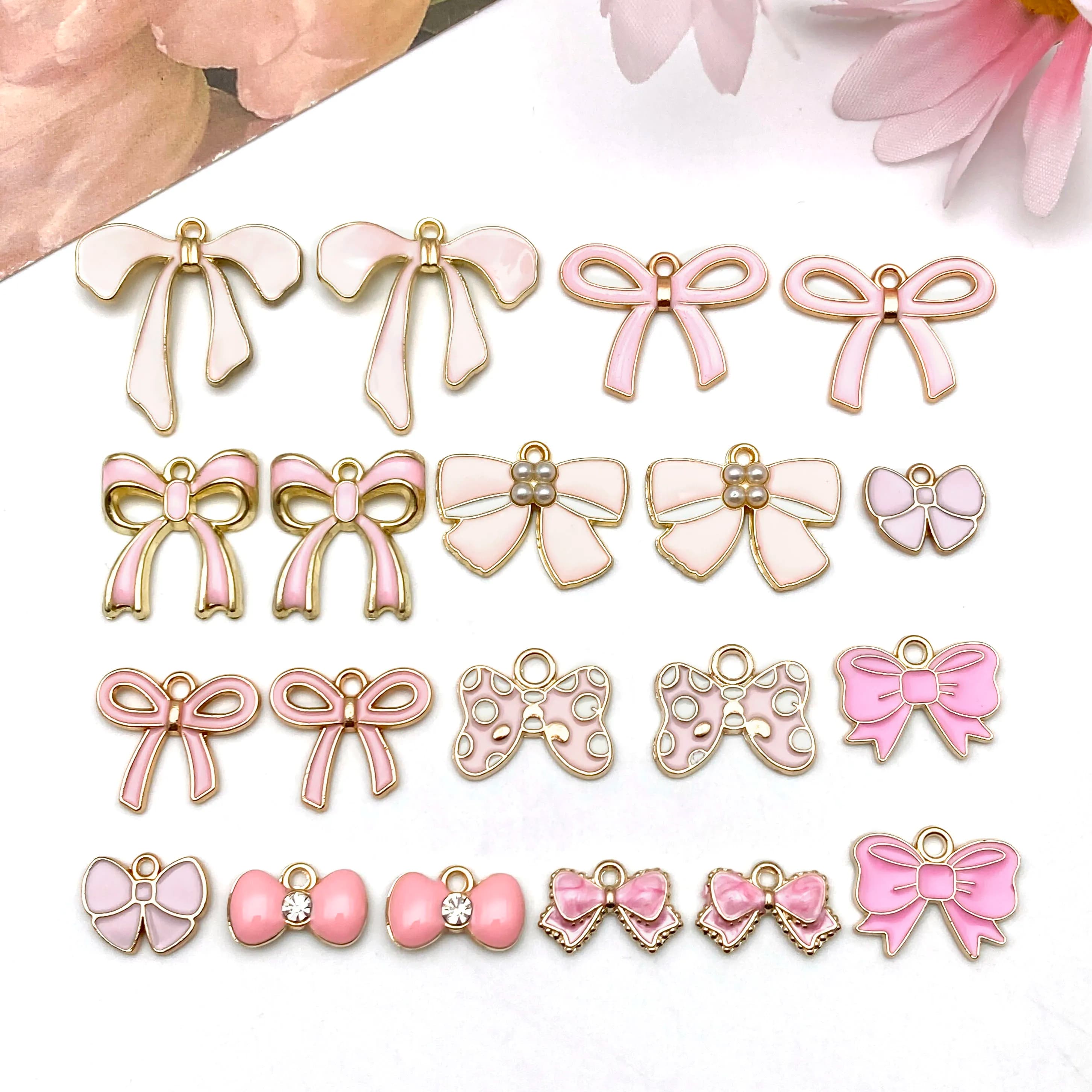Set di ciondoli con fiocco in smalto rosa da 10/20 pezzi - Forniture per la creazione di gioielli fai-da-te per collane, orecchini e braccialetti