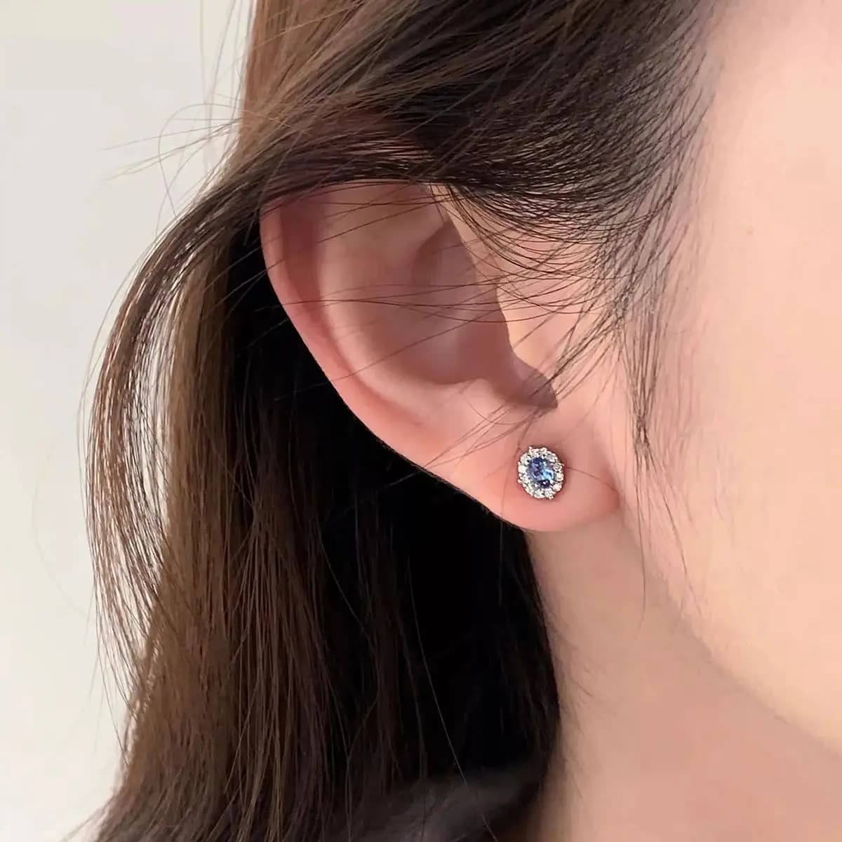 Set da 1 pezzo di orecchini ovali a forma di uovo d'oca intarsiati con borchie cocleare in zirconi sintetici blu stellati, versatili orecchini a bottone