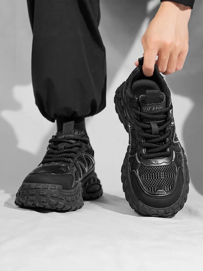 Men's Casual Sports Shoes Breathable Mesh Thick Bottom Tire Design Black Workwear Running Shoes Fashionable Flat Laced Sneakers
