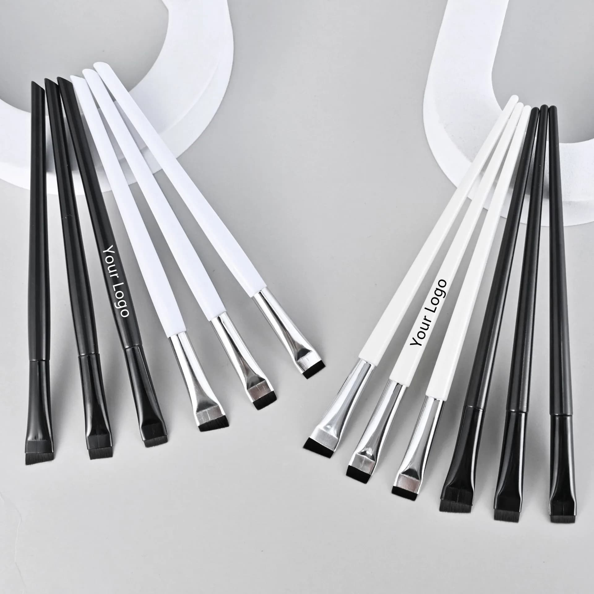 Pennello per eyeliner ultrasottile Logo personalizzato Pennelli per trucco per sopracciglia di precisione angolati Setole sintetiche Eyeliner inclinato Commercio all'ingrosso 10p