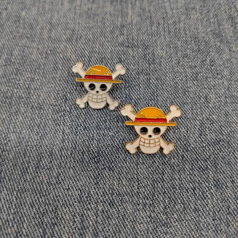 Spilla del fumetto di un pezzo Scheletro di Halloween Anime Action Figures Rufy Zoro Spilla in metallo Giocattoli Distintivi Accessori per gioielli Regali per bambini