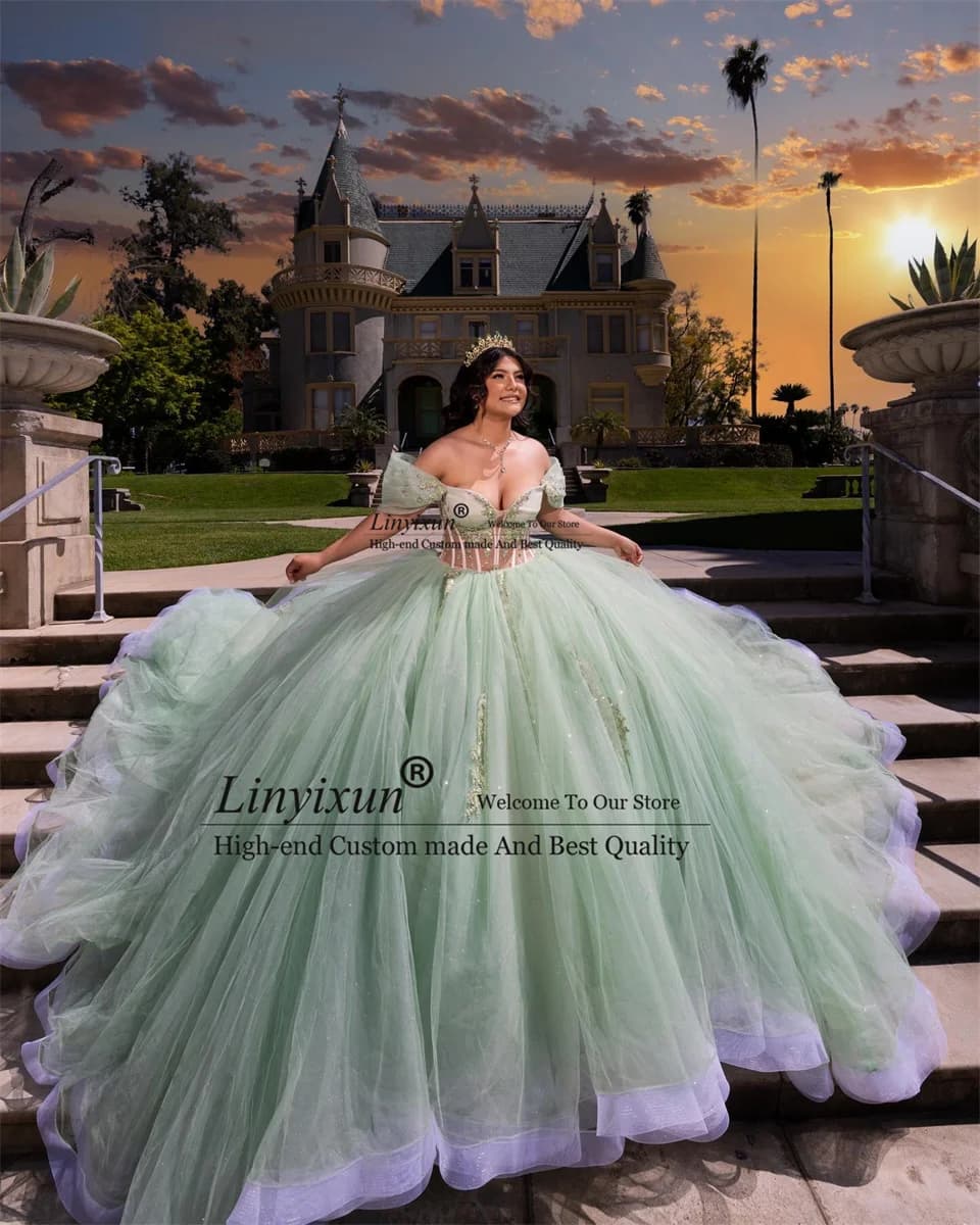 Glitter Nuovi Abiti Quinceanera Puffy Ball Gown Perline Applicazioni di pizzo Cristalli Sweet 16 Dress Abiti da 15 anni Personalizzato