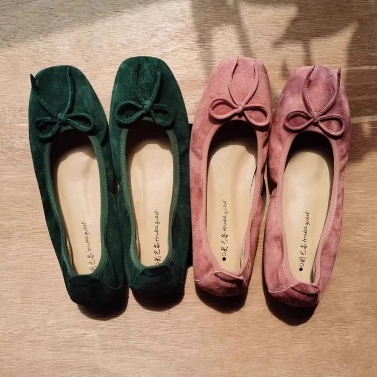 Scarpe basse da donna in pelle scamosciata con mocassini con design a fiocco Scarpe da balletto con bocca superficiale Punta quadrata Comoda scarpa da donna con suola morbida