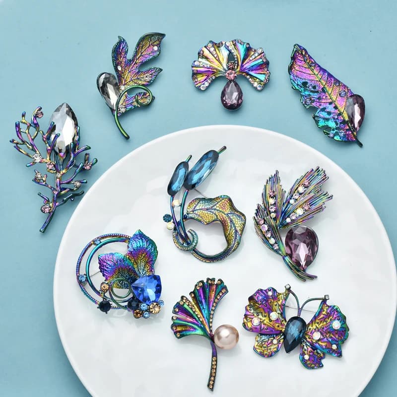 Wuli&baby Molte fiori di design Bellissime spille per le donne Piante con strass in metallo Spilla da ufficio per feste Regali