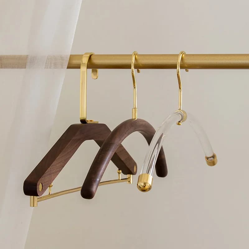 Two-piece cloakroom black walnut hanger home clothing store non-slip and seamless hanging clothes brass storage hanging clothes.