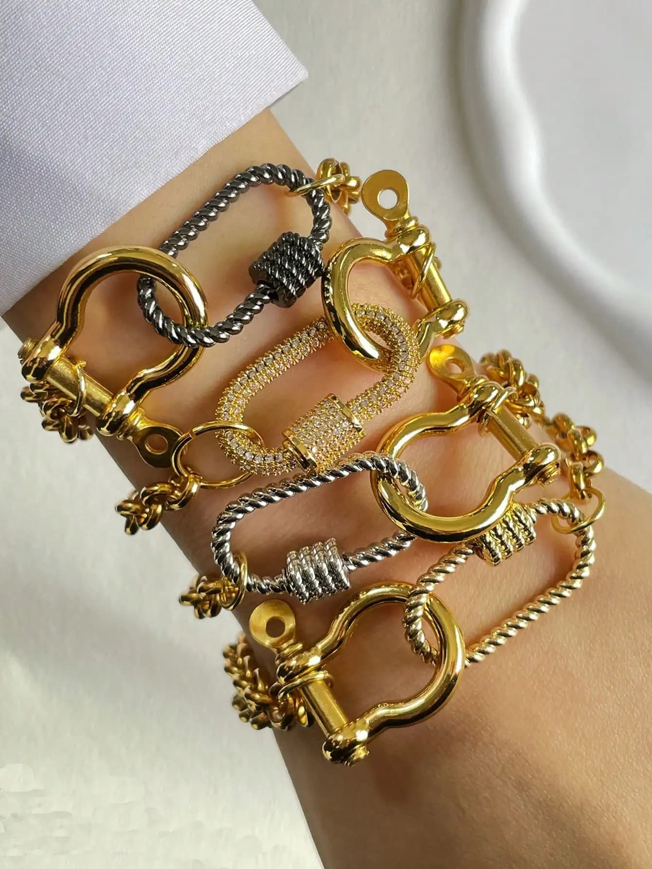 1 piece exquisite bracelet with mountain screw buckle, bracelet with black/gold/silver mountain buckle, stainless steel chain, for every day