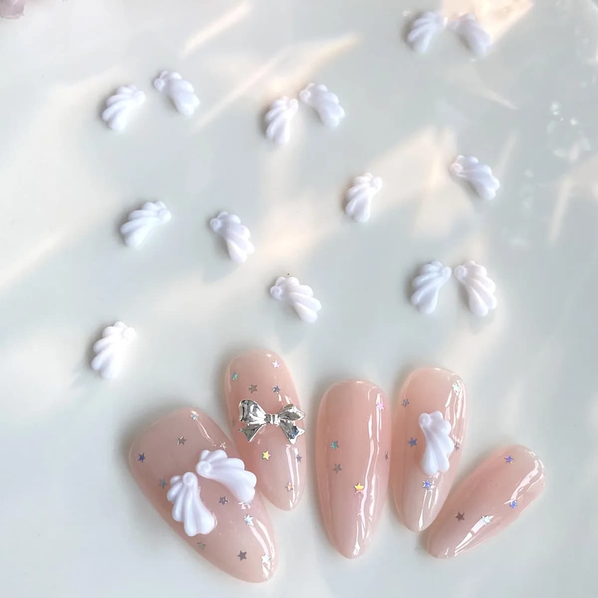 30 Pezzi Kawaii Ali d'Angelo Bianche in Acrilico 3D, Decorazioni per Unghie Carine a Forma di Ali in Bianco e Nero, Accessori Fai-da-Te per Nail Art