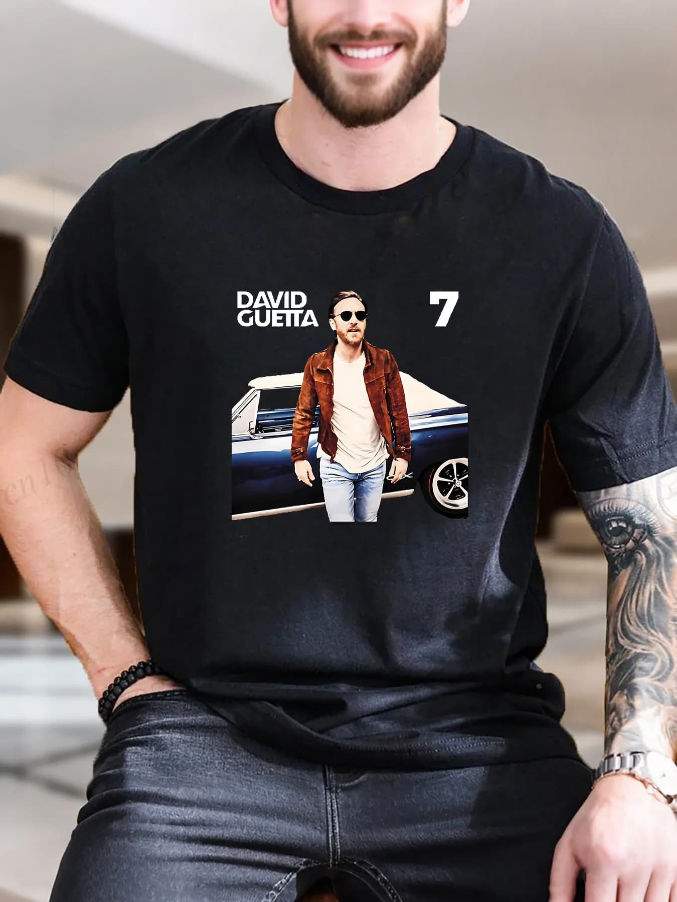 T-shirt con stampa grafica da uomo di nuova moda di arrivo Occhiali da sole alla moda Giacca marrone Design per auto 100% cotone Traspirante Comfort Casual