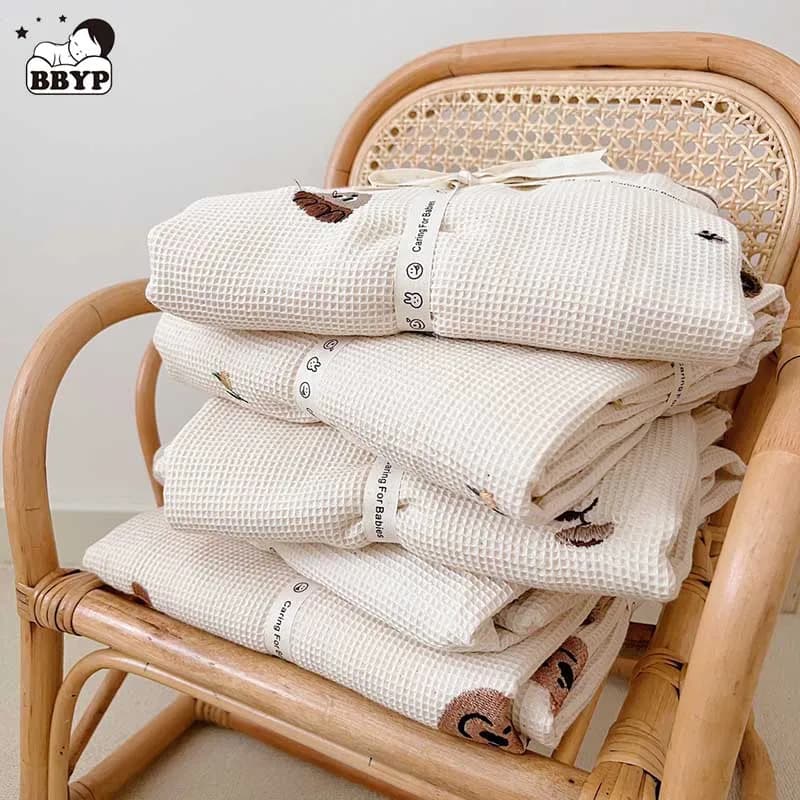Coperta per bambini con ricamo a fumetti Coperte per waffle in cotone organico Copertura per pisolino per neonati Biancheria da letto per neonato Passeggino morbido Piumino per bambini