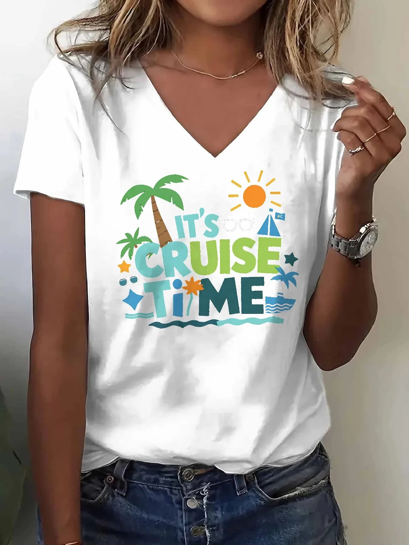 V-neck T-shirt, standard size, cruise time pattern T-shirt, suitable for daily life, going out, leisure, and the best choice for friends and family.