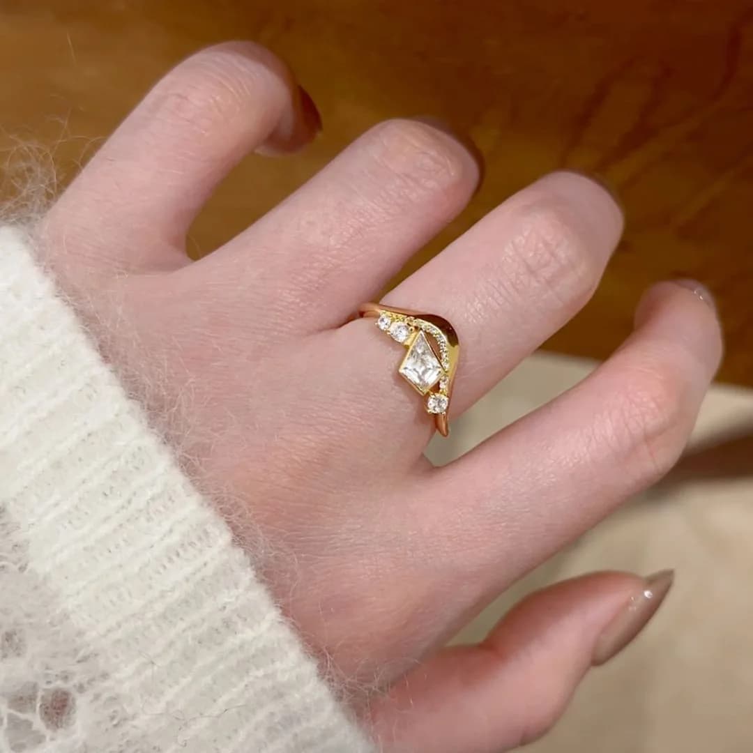 Anelli intarsiati con diamanti irregolari di lusso leggeri e alla moda per le donne, regali di gioielli da sposa regolabili con anello geometrico di fascia alta