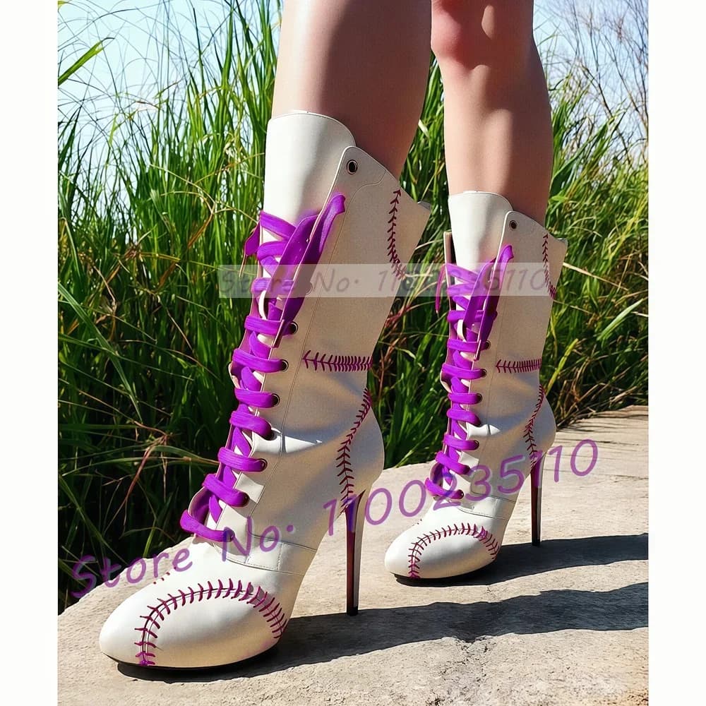 Stivaletti a spillo con design cucito da baseball Stivaletti da donna con punta tonda Eleganti stivali bianchi con tacco alto Scarpe con giunture incrociate bicolore