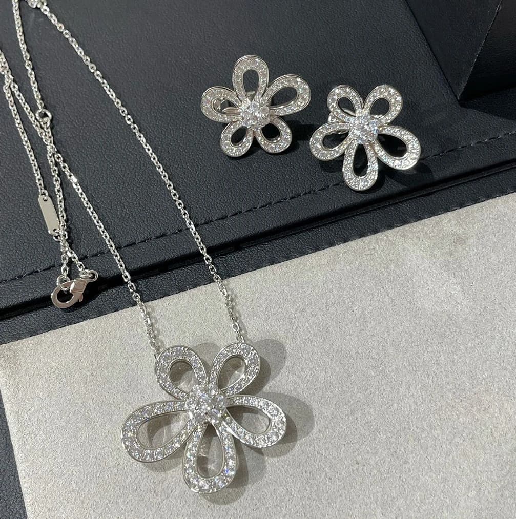 Collana e orecchini a forma di girasole con diamanti, pendente a fiore grande tempestato di diamanti