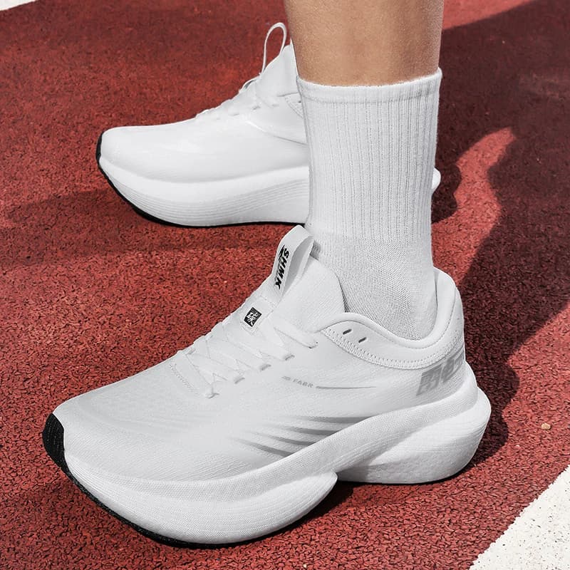Scarpe da Corsa Leggere da Uomo 2026 per Maratona con Piastra in Carbonio, Ammortizzate, Traspiranti, Antiscivolo e Resistenti all'Usura