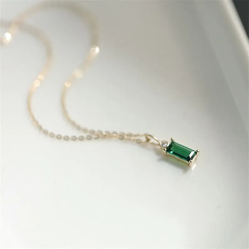 VOQ Silver Color Square Green Zirconia Pendant Necklace Luxurious and Elegant Birthday Jewelry Gift for Women