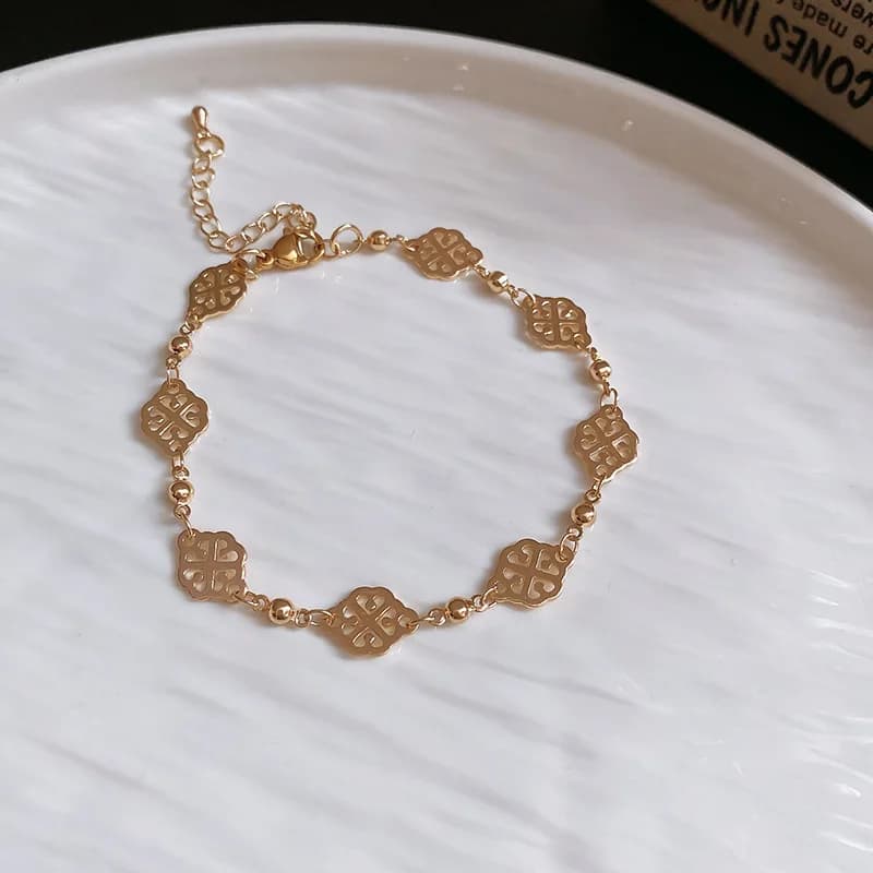 Bracciale geometrico con zirconi di lusso leggero di fascia alta per donna, alla moda e versatile, gioielli con bracciale popolare transfrontaliero, accessori Yiwu all'ingrosso