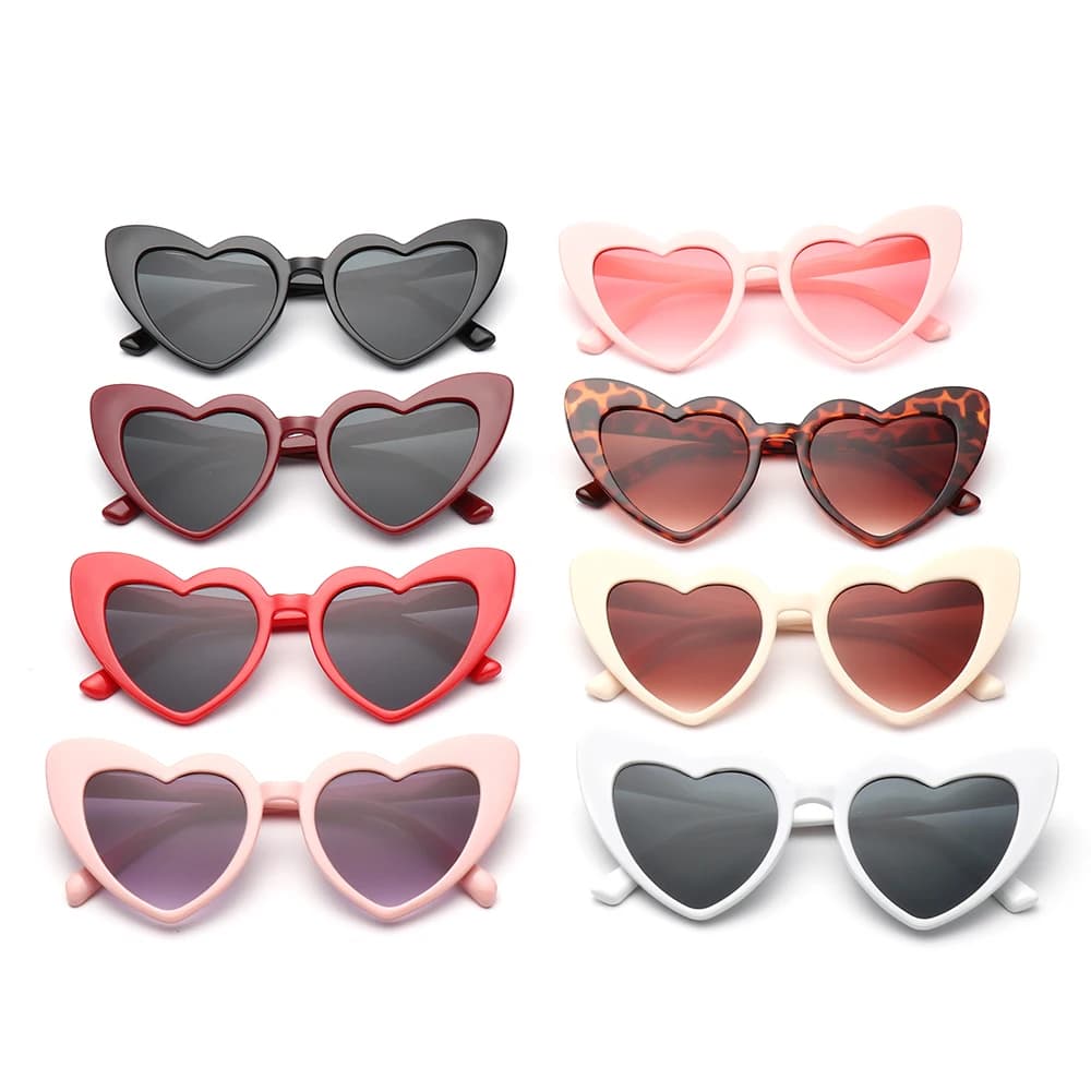 Occhiali da sole alla moda a forma di cuore per le donne Occhiali da sole estivi UV400 Design del marchio Love Heart Shades Trendy Street Snap Eyewear