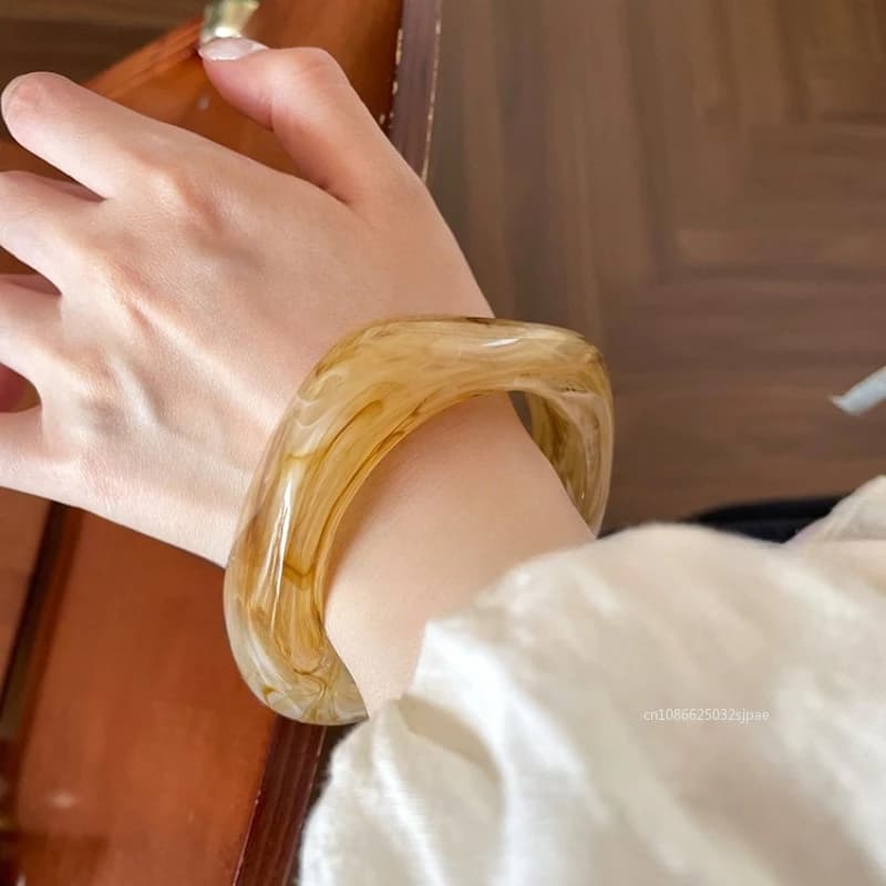 Braccialetti acrilici in resina irregolare per le donne Braccialetti con bordo largo alla moda alla moda Braccialetti larghi con geometria Gioielli semplici e spessi