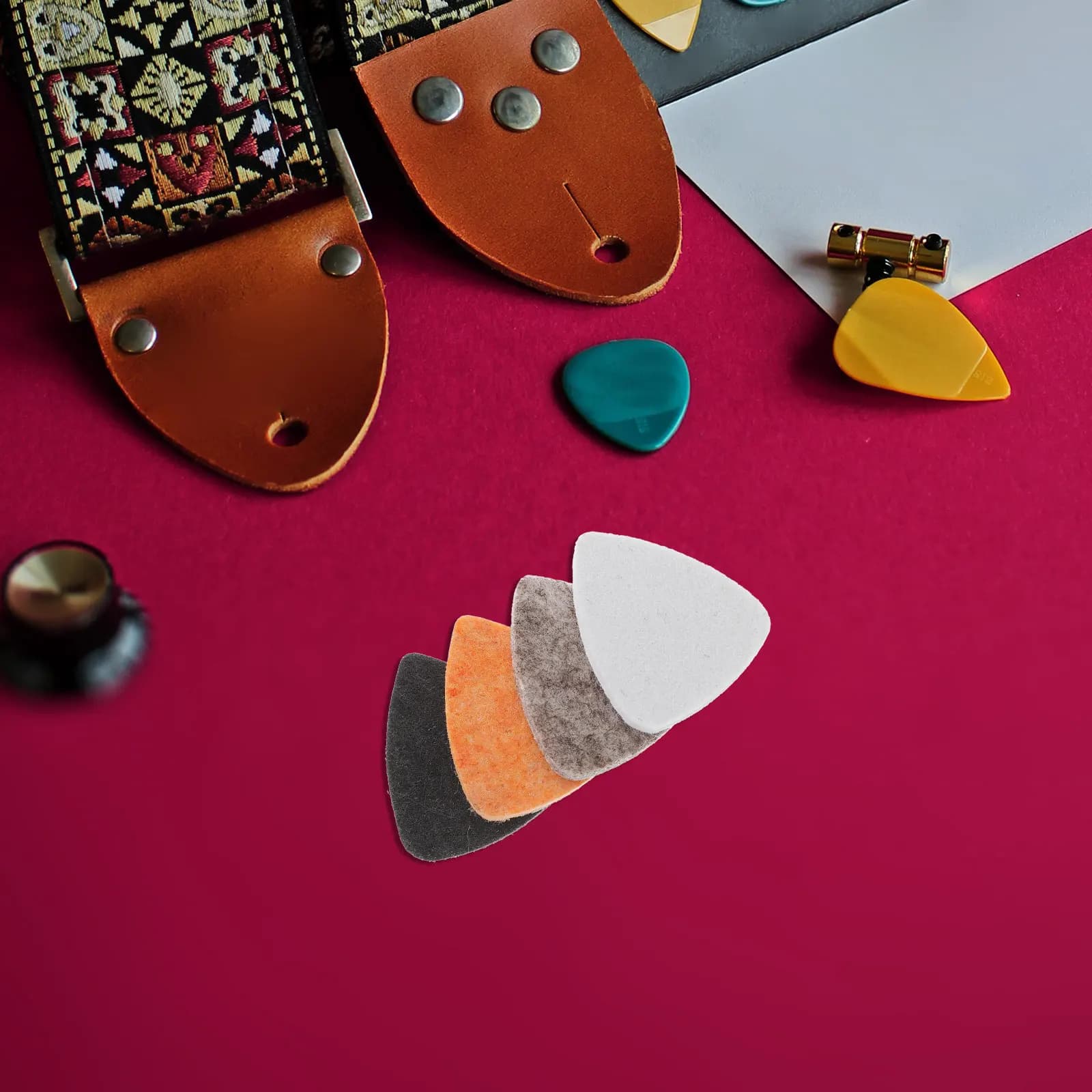 20 Pezzi Plettri Colorati in Feltro per Chitarra e Ukulele, Accessori Professionali per Musicisti, Design Robusto e Resistente all'Usura, Senza Impatto sulle Dita