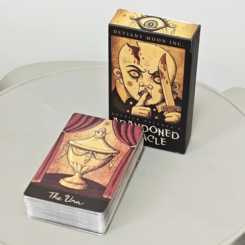 Mazzo Oracle Abandon da 10,5 * 6 cm basato su incubi dai giorni dei sogni di Patrick Valenza 52 carte Oracle orrificanti