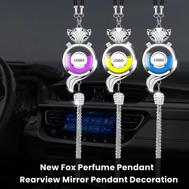 Decorazione per auto Ciondolo profumo fai da te per auto Deodorante per ambienti Specchietto retrovisore Ciondolo con logo in pizzo in metallo Diffusore vuoto per profumo sospeso