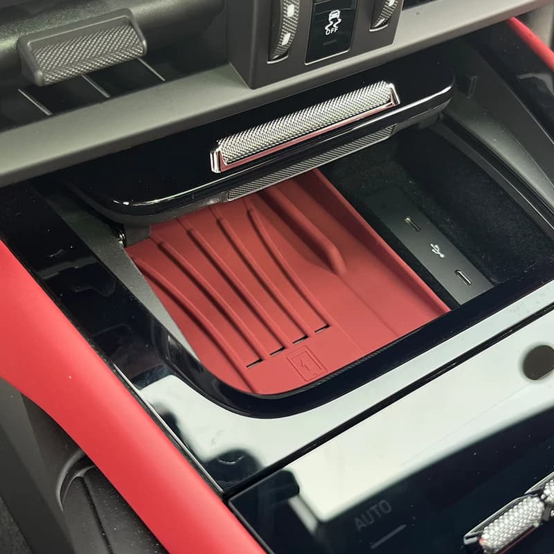 Per Porsche Cayenne 2024 2025 2026 Cuscinetti di ricarica wireless per auto in silicone Console centrale Organizzatore Portabicchieri Inserto Accessori