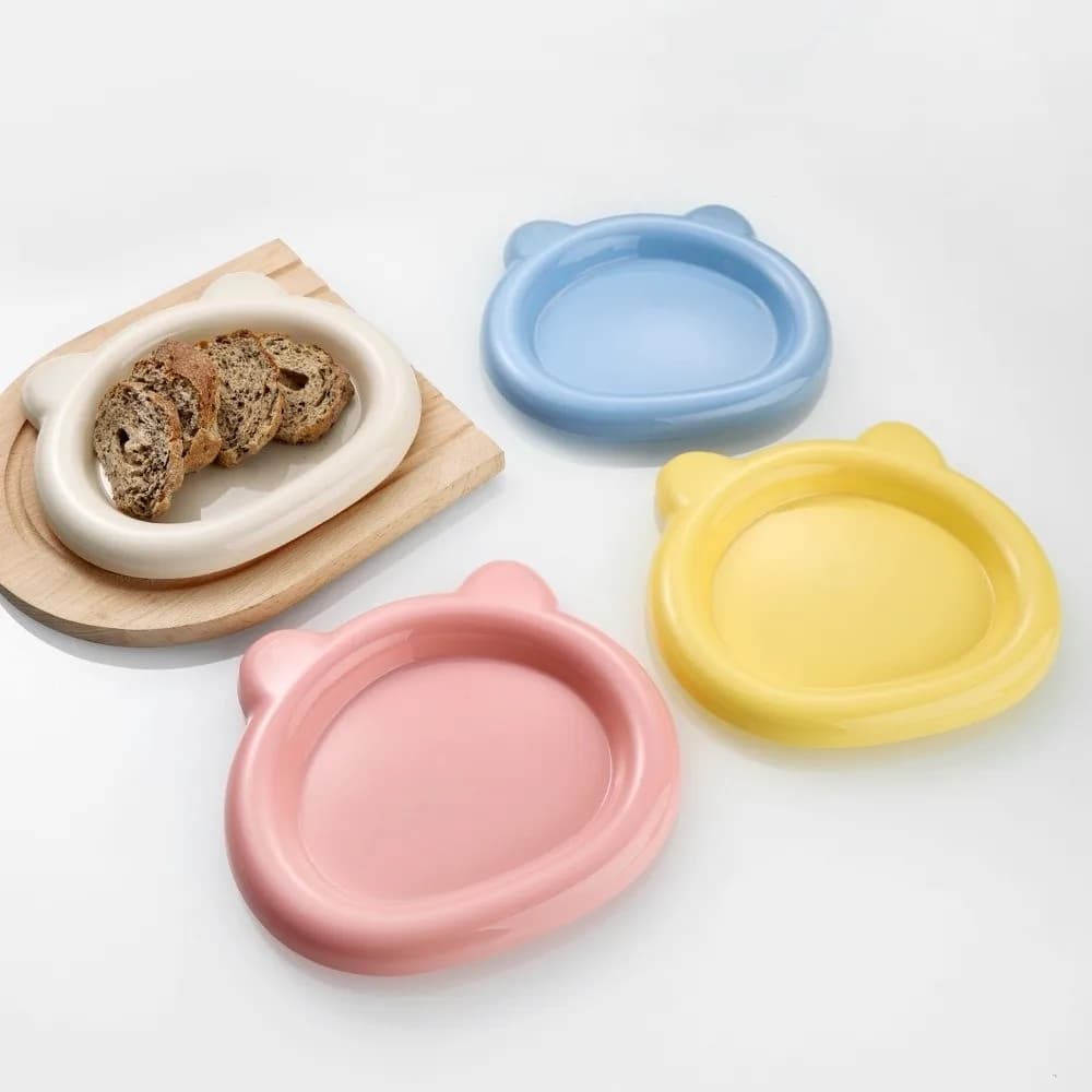 Lightweight Plastic Bear Shaped Pet Plates Food Grade Colorful Cat Food Plates Cute Unbreakable Kitten Bowl for Pet Meals