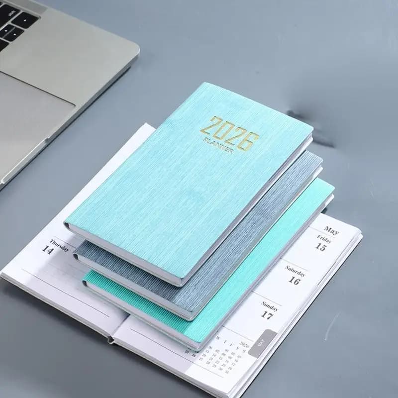 Taccuino portatile formato con calendario e dettaglio delle pagine delle cose da fare per studenti professionisti