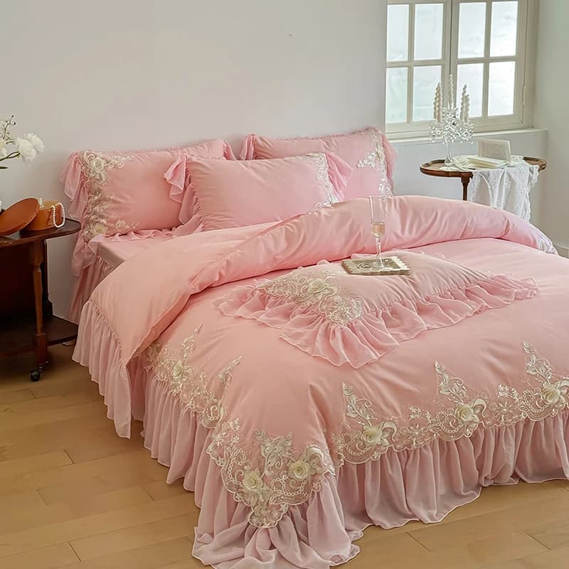 Elegante set di biancheria da letto con ricamo rosa in pizzo stile francese di lusso 100% cotone rosa principessa volant copripiumino gonna letto federa