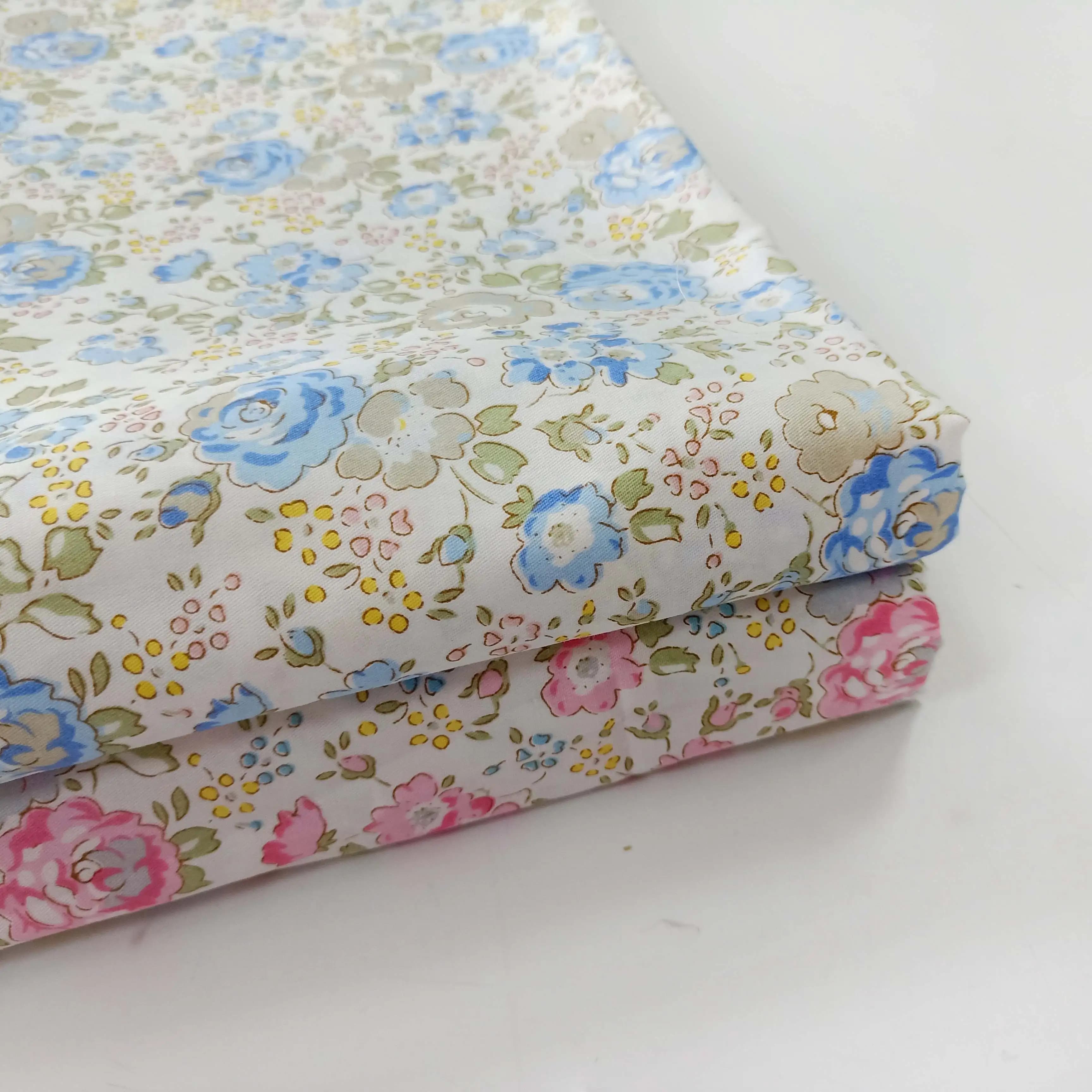 Tessuto in popeline di puro cotone stampato con piccoli motivi floreali per cucito fai da te, camicie, abiti, abbigliamento, materiale di moda al metro