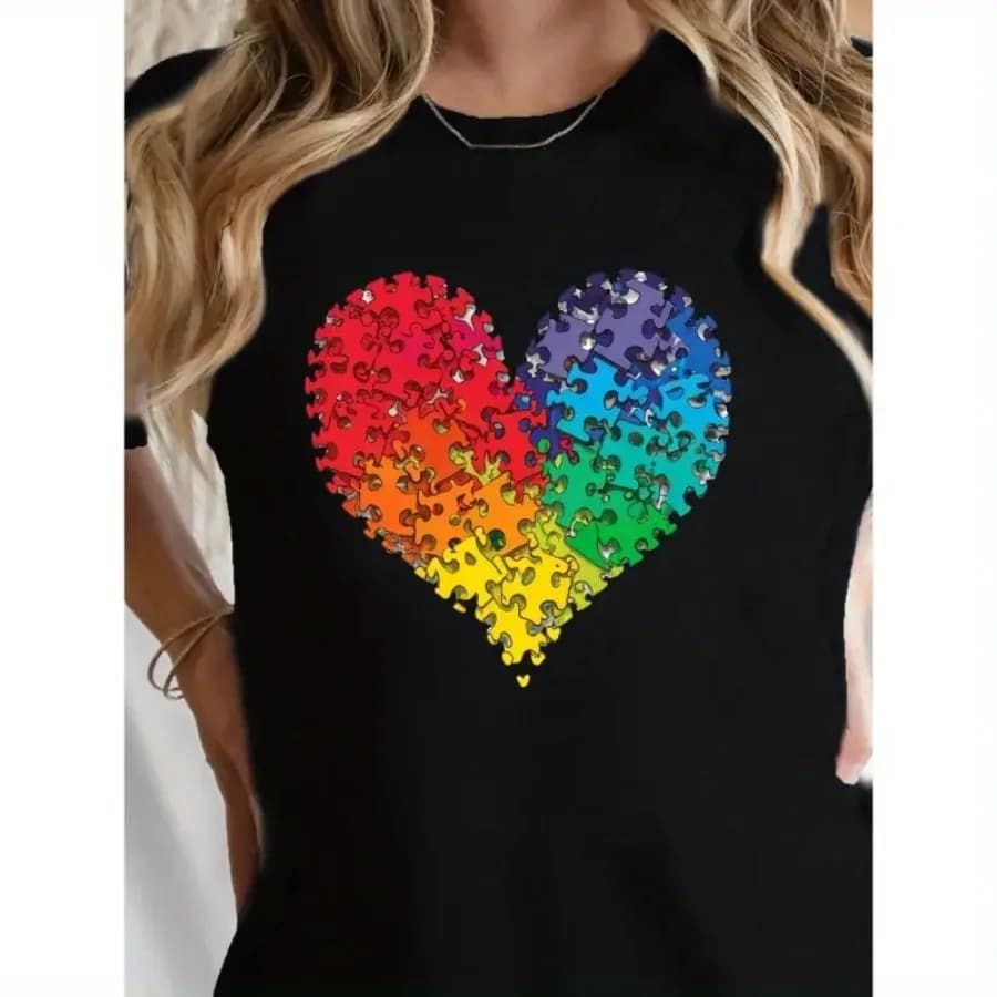 T-shirt girocollo con stampa puzzle a forma di cuore, top casual a maniche corte per abbigliamento da donna primaverile ed estivo