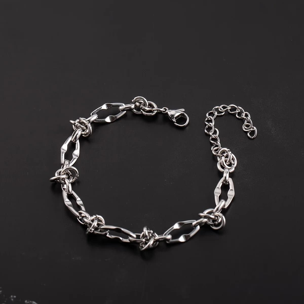 Bracciale in acciaio al titanio per uomo donna Maglia a catena irregolare con dettaglio nodo Catena di estensione regolabile Gioielli quotidiani alla moda