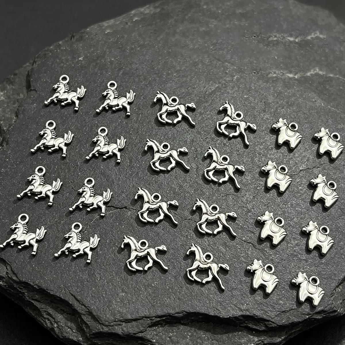 24-Piece Set of DIY Horse-Themed Accessories, Featuring Two Styles: Galloping Horse and Simple Saddle Pony, Suitable for DIY Bracelets, Necklaces, Earrings, Pendants, and Handmade Beaded Decoration Accessories