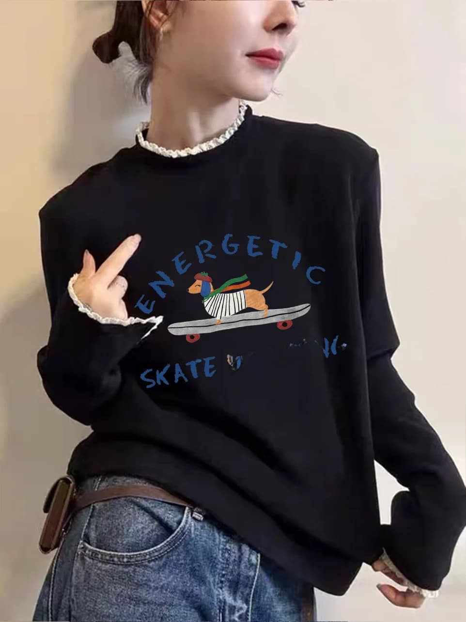 T-shirt a maniche lunghe da donna taglie forti, in velluto, con collo alto e stampa cane cartoonista su skateboard, con colletto in pizzo, Autunno Inverno