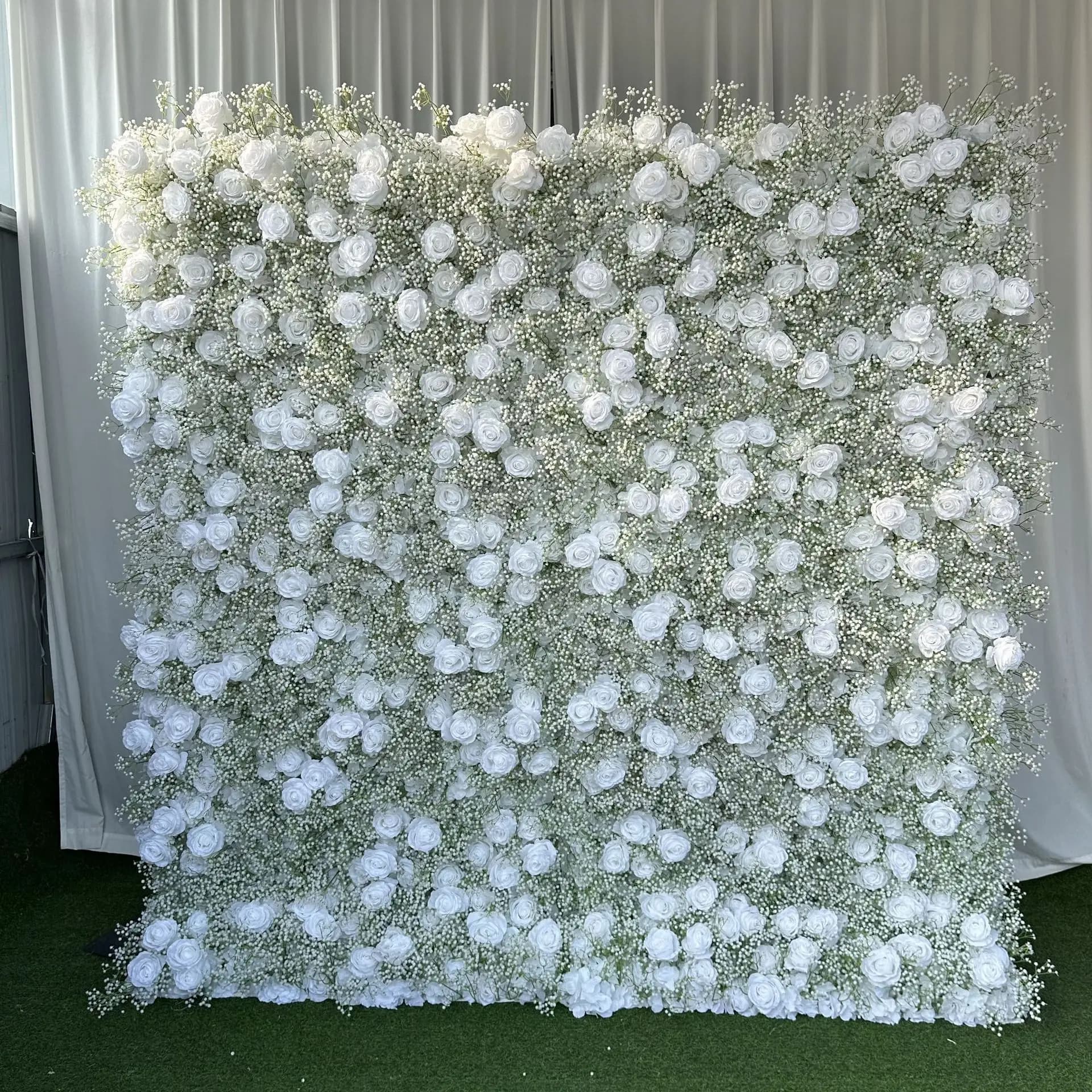 Sfondo Floreale Avvolgibile con Fiori Artificiali Bianchi per Decorazioni di Matrimoni e Centri Commerciali