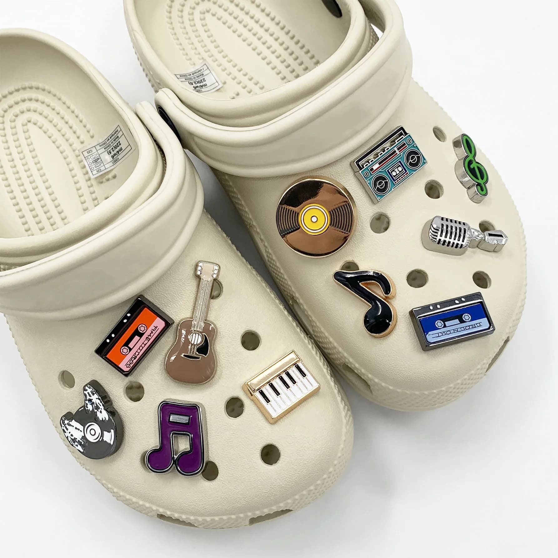 Set di strumenti musicali 3D Accessori per ciondoli per scarpe Pianoforte Violino Zoccoli fai da te Sandali scorrevoli Decorazione per scarpe da giardino Fibbie Spilli Regali