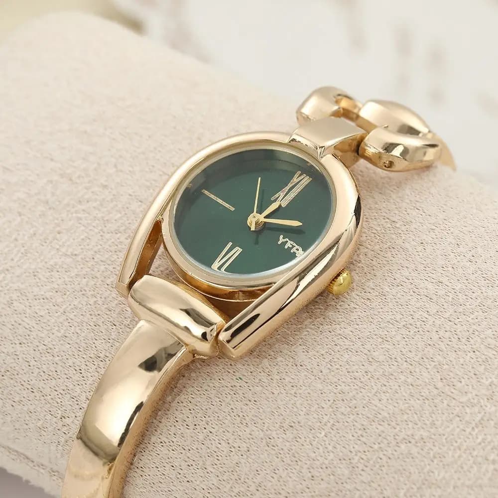 Vintage Round Bracelet Watch Elegant Luxury Quartz Watch Gift Metal Wristwatch Women